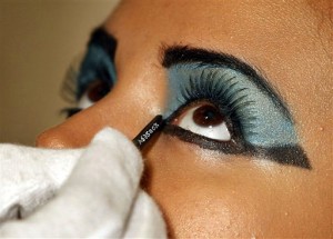 макияж Клеопатры с голубыми тенями